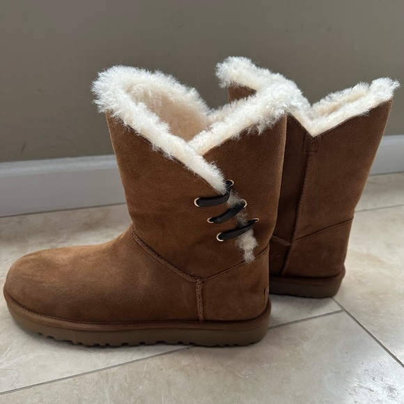 COPY - UGG Cory II/Size 10. NWOT Genuine Shearling lined boots Chestnut . - Picture 1 of 5